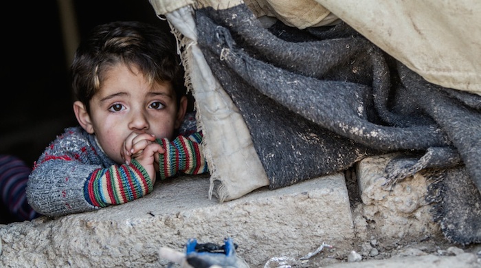 Dieci anni di guerra in Siria: il 90% dei bambini ha bisogno di aiuto, tra violenze, crisi economica e COVID-19