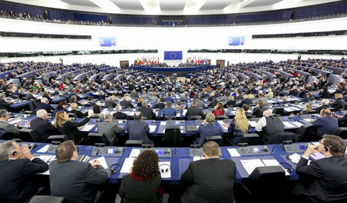 Le minacce di Mosca alla sicurezza europea: il Parlamento europeo chiede una risposta più risoluta