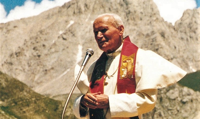 Nel centenario della nascita di Papa Wojtyla un libro ricorda la visita in Polonia