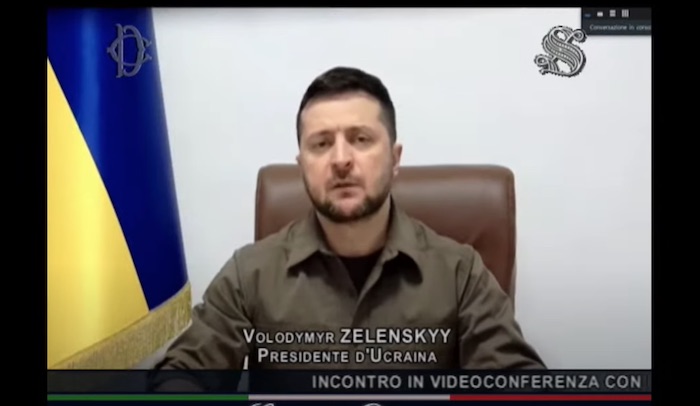 Zelensky alla Camera: "117 bambini uccisi, questo è il prezzo della guerra"