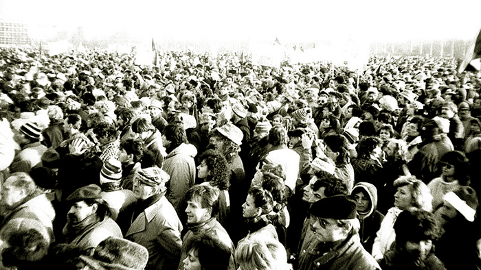 20 novembre 1989, un milione di cecoslovacchi in piazza nella “Rivoluzione di velluto”