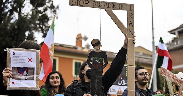 Mattarella all'Ambasciatore dell'Iran: ferma condanna per le esecuzioni dei manifestanti