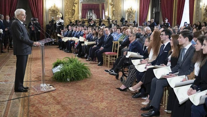 Mattarella agli alfieri della Repubblica: praticare la solidarietà come antidoto alla violenza