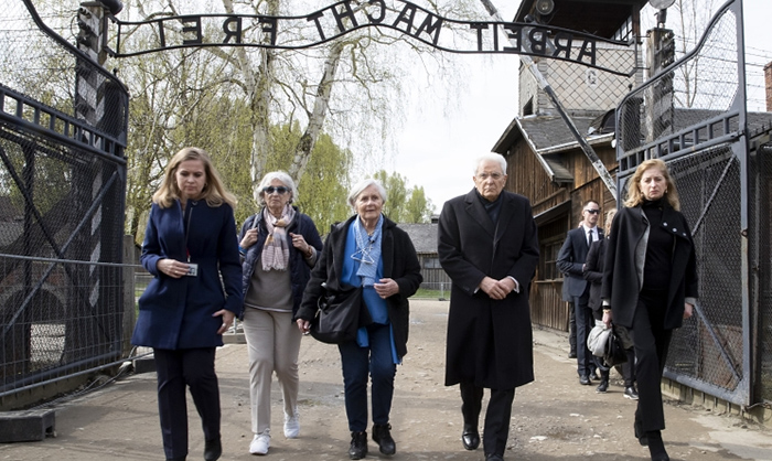 "Nessun cedimento alle manifestazioni di intolleranza e di violenza", il discorso di Mattarella ad Auschwitz-Birkenau