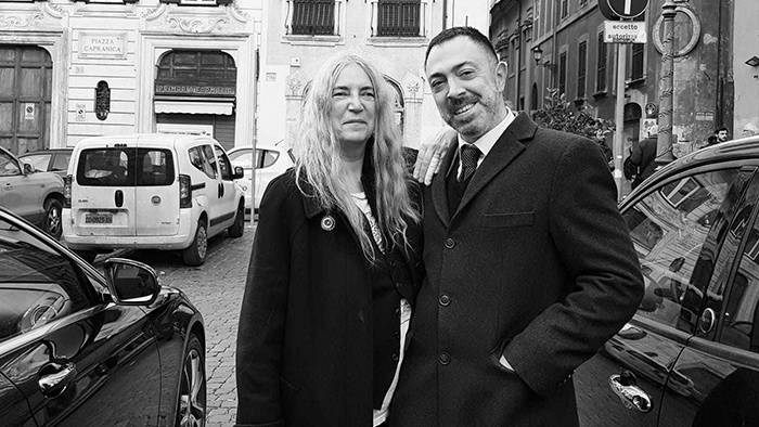 "Because the art", Adriano Segarelli, l'artista più rock dell'anno e vincitore del Premio Modigliani 2023 si racconta
