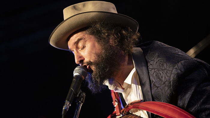 Time in Jazz 2024, Vinicio Capossela tra i protagonisti del festival ideato da Paolo Fresu