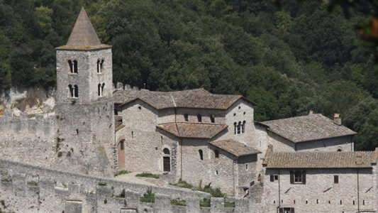 L’attualità del Medio Evo contro gli oscuri “Nuovi Secoli Bui”, intervista al Prof. Benedetto Ippolito