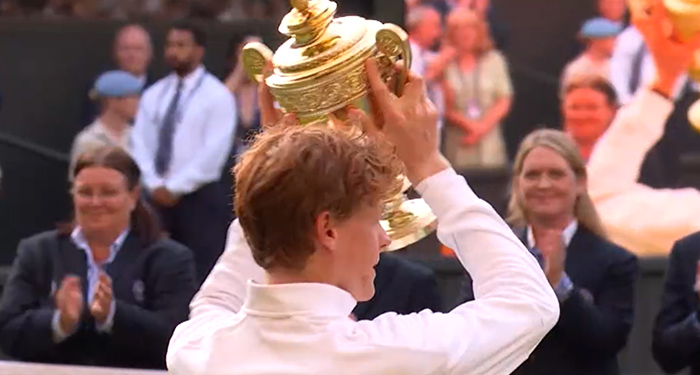 Jannik Sinner scrive un pezzo di storia sul prato di Wimbledon