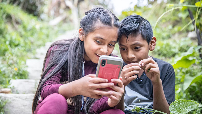 Social media e bambini, servono i divieti? Una misura non sufficiente secondo l'Unicef